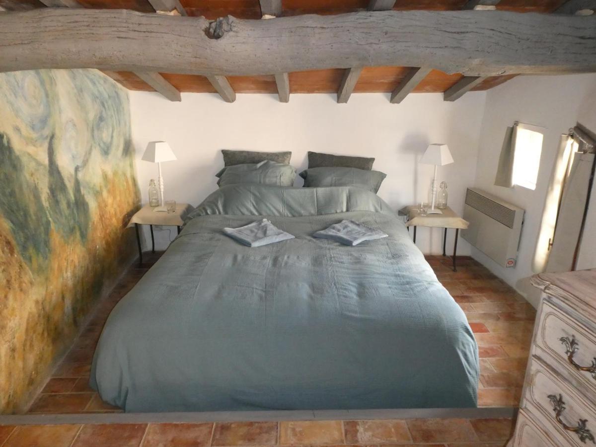 Le Jas Des Aiguiers Hotell Saint-Saturnin-d'Apt Exteriör bild