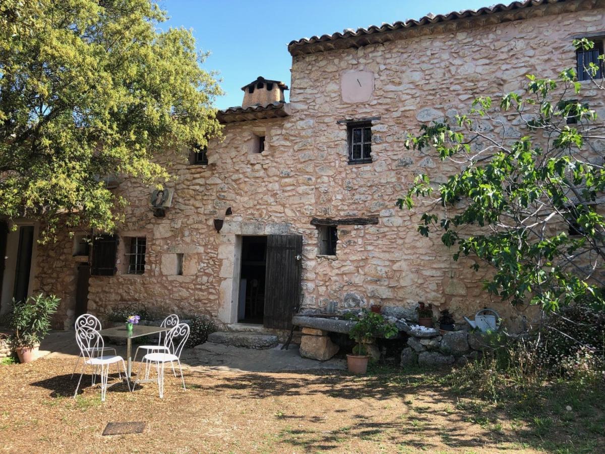 Le Jas Des Aiguiers Hotell Saint-Saturnin-d'Apt Exteriör bild